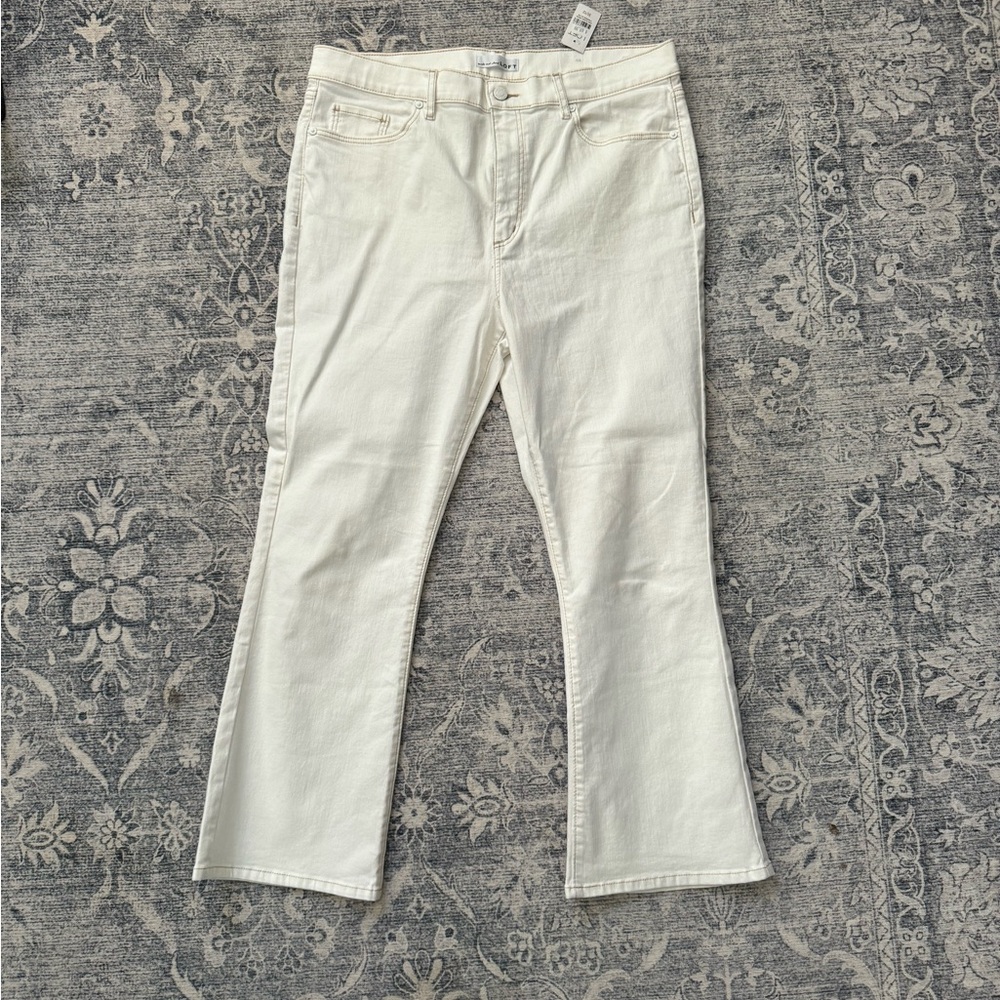 Ladies cropped kick flare loft, jeans, white size 12 NWT